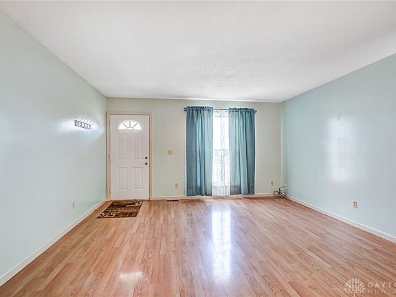 5th image of 3704 Greenview Dr