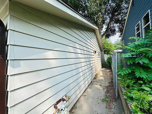 4th image of 2524 S Steele St