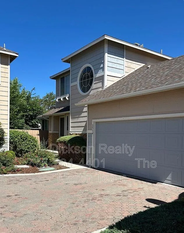 3 bed, 2.5 bath, 1609 sqft, $2,250 — Photo 1