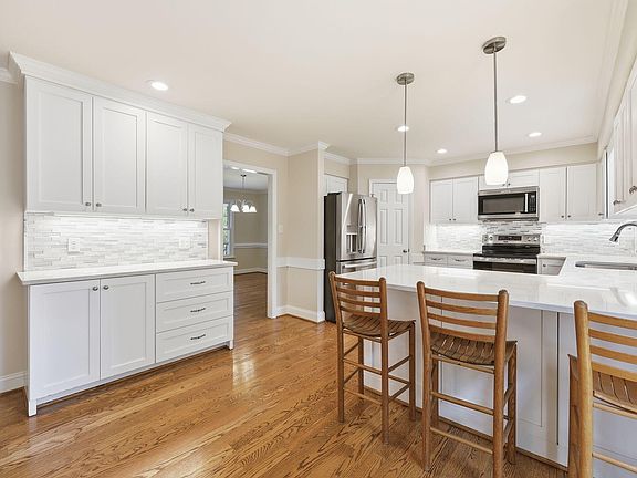 2nd image of 112 Waterfall Ct