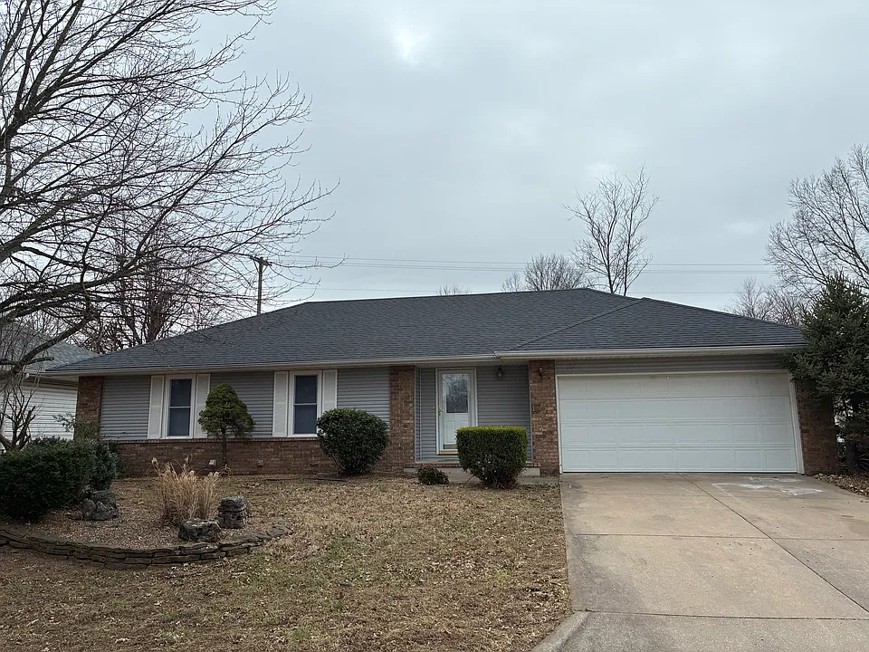 302 W Hunter Dr