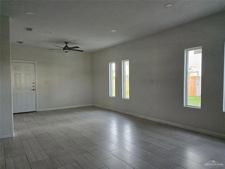 2912 E Israel Ave #D — Photo 11