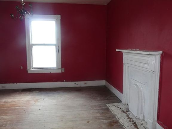 3rd image of 212 Campbell St