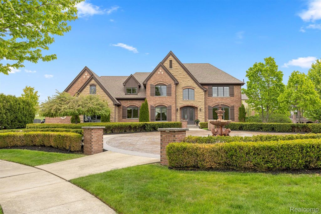 48892 Barola Ct, Northville, MI - View 3