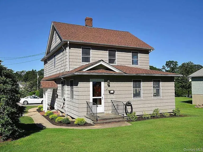 40 Perry Ave — Photo 2
