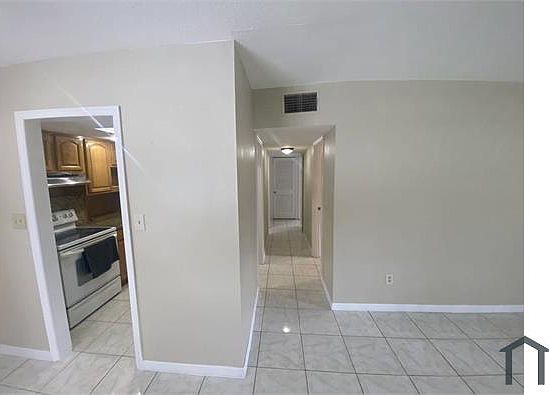 4th image of 4001 W Comanche Ave