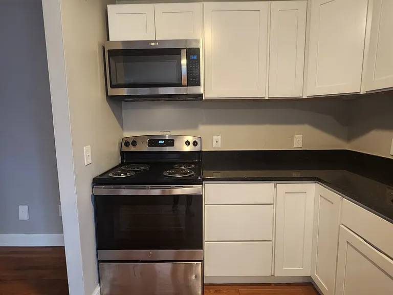 240 Sheffield Ave #10B — Photo 2