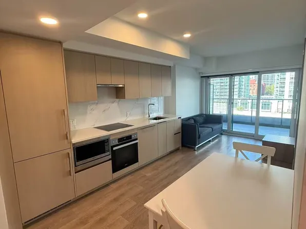 1 Concord Cityplace Way #502, Toronto, ON M5V 3V4