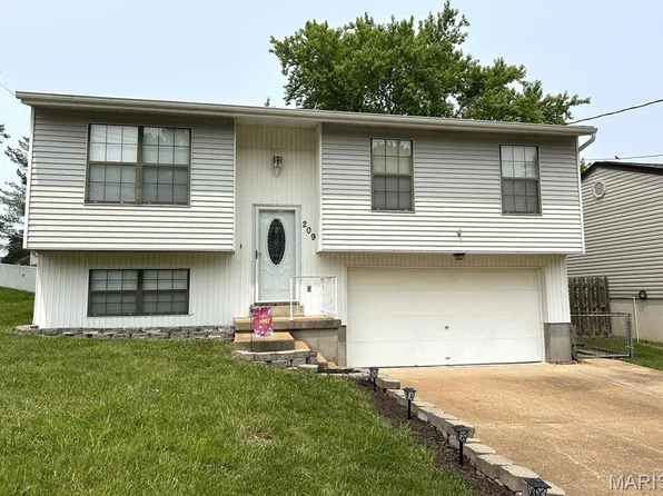 209 Green Jade Estates Dr, Fenton, MO 63026