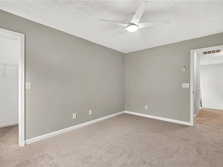4554 Darrowby Dr — Photo 27