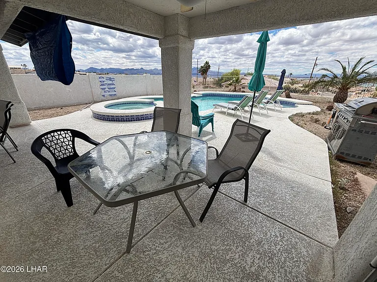 1210 Palmas Dr — Photo 10