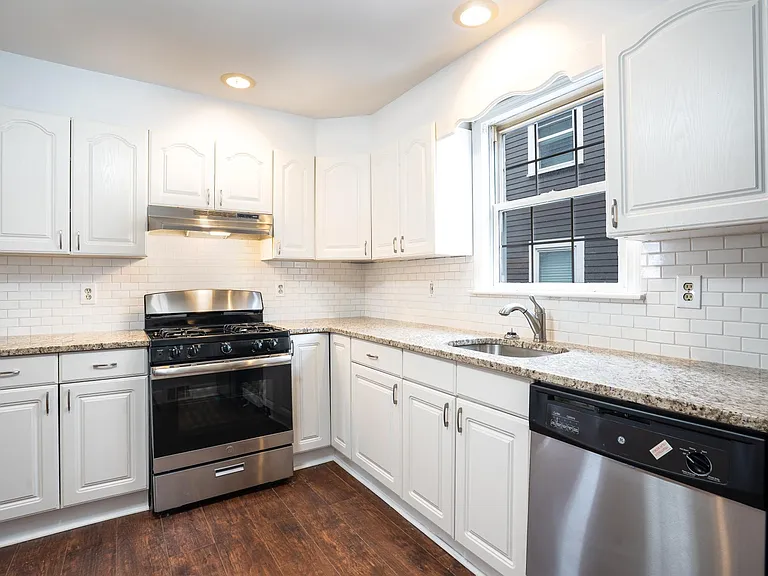 53 Saxton St #1 — Photo 2