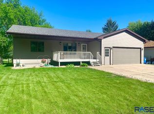 904 N Washington Ave, Dell Rapids, SD 57022