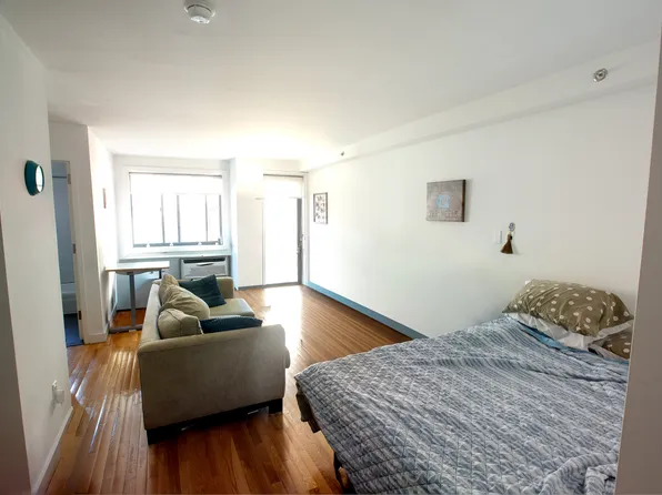 101 West 15th Street image 1 of 6