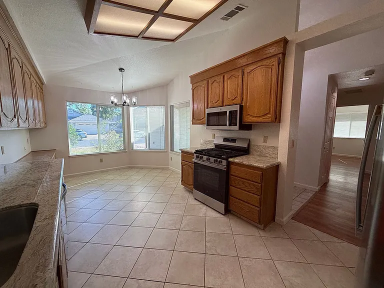 749 Oak Brook Dr — Photo 5