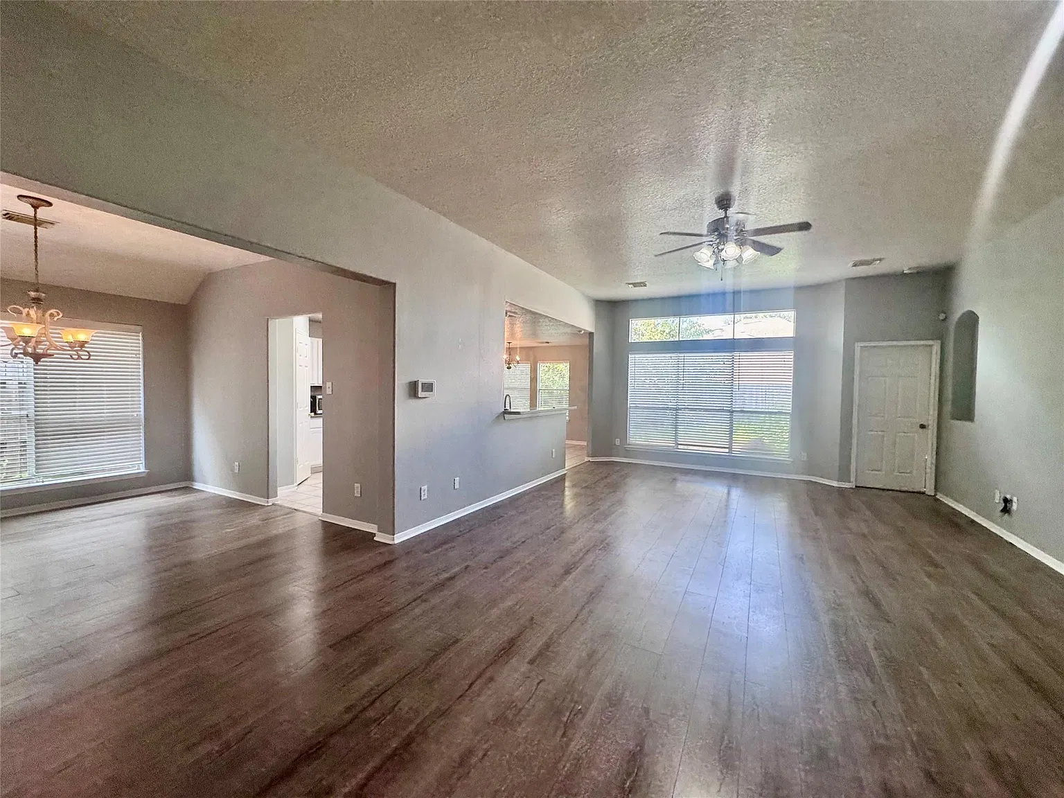 4 bed, 2.0 bath, 2299 sqft, $2,200 — Photo 3