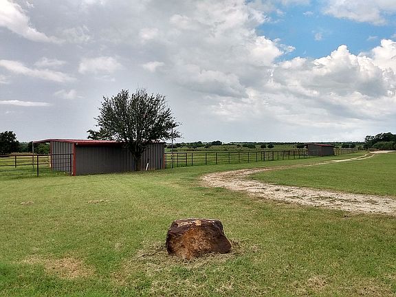 3rd image of 717 County Road 389