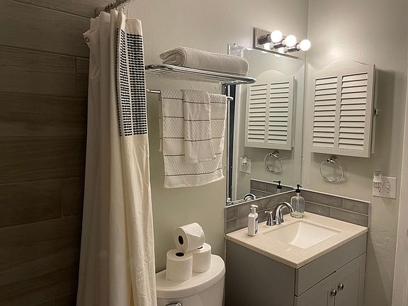 3rd image of 1654 10th St #1654