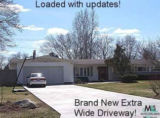 4070 Montgomery Dr, Utica, MI 48316