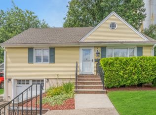 5 Reservoir Ct, Wallington, NJ 07057