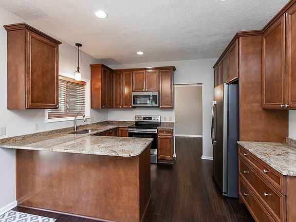 3rd image of 12838 Fleetwood Dr S