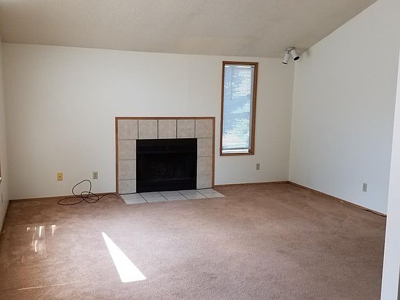 3rd image of 7216 NE 16th Ave APT 3