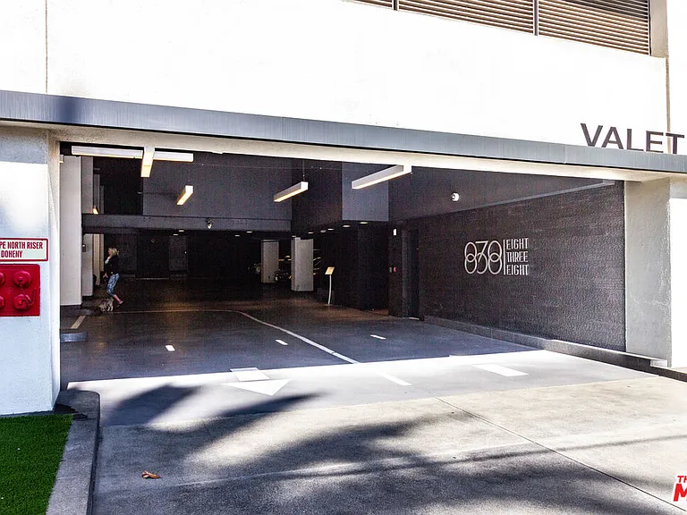 838 N Doheny Dr #203 — Photo 36