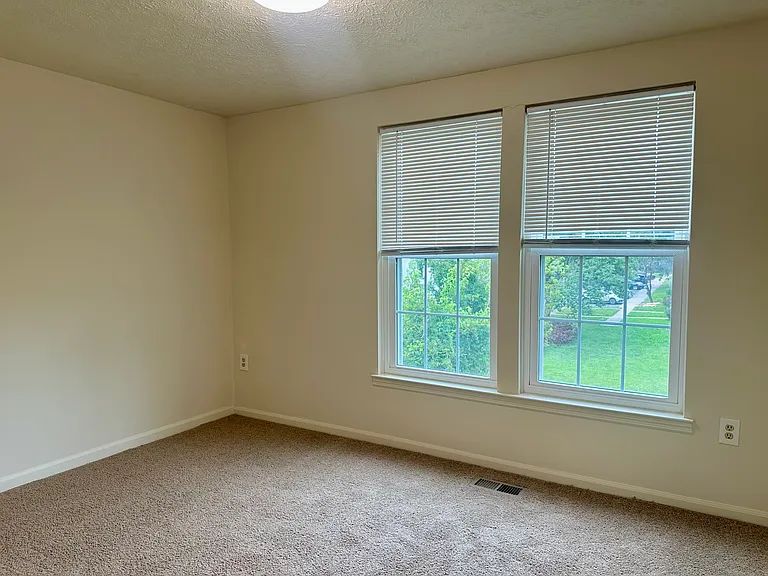 1328 Acorn Ridge Ct — Photo 11