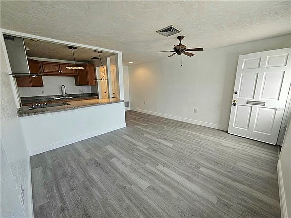 3rd image of 4915 Elkner St #4915