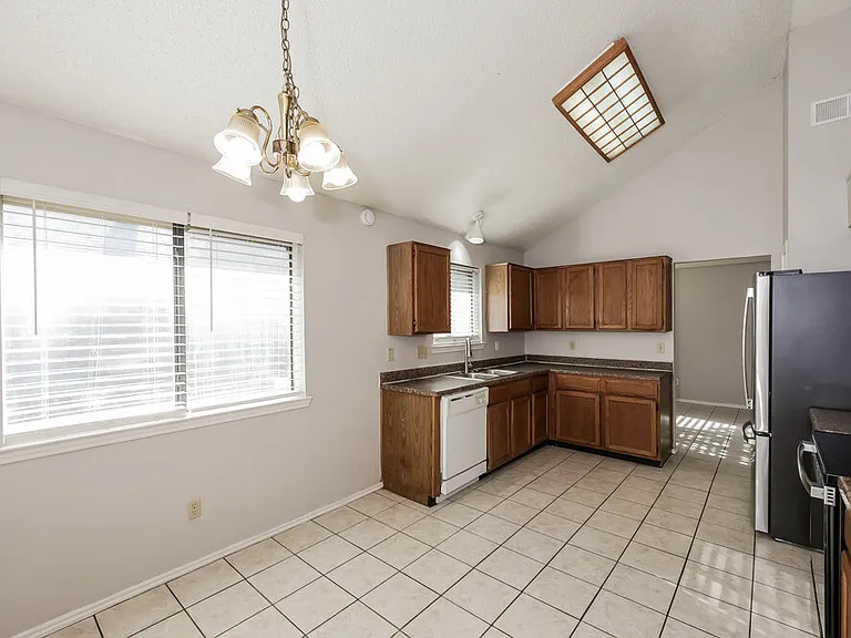 3309 Creekwood Ln — Photo 6