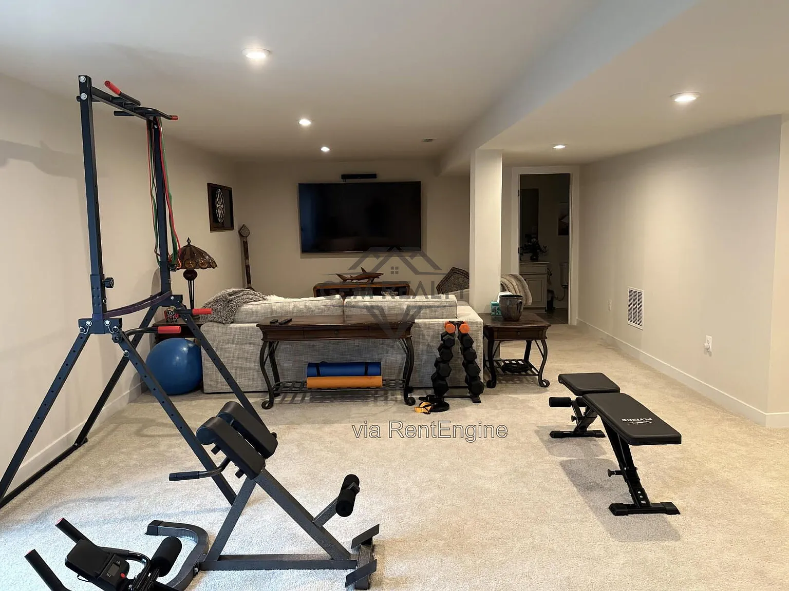4 bed, 3.5 bath, 3642 sqft, $3,200 — Photo 3