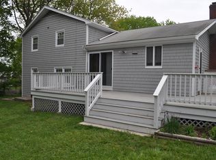 70 Everett St, Middletown, RI 02842