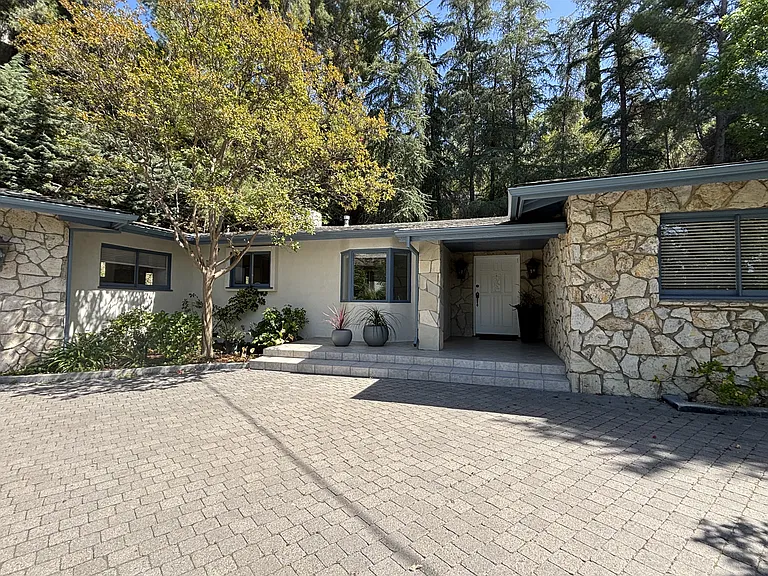 4736 Zelzah Ave — Photo 2
