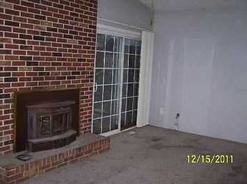 3rd image of 868 Canoe Ln