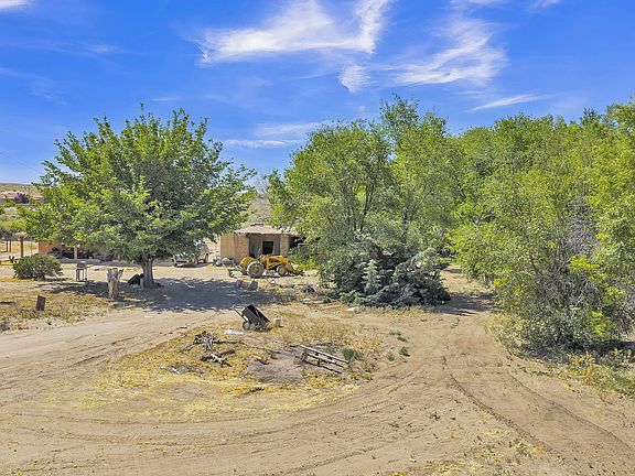 3rd image of 211 La Ladera Rd