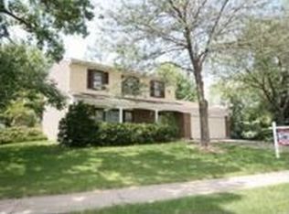 745 Buffalo Cir, Carol Stream, IL 60188