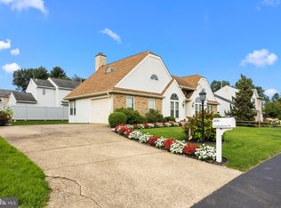 806 Lindenhurst St, Philadelphia, PA 19116