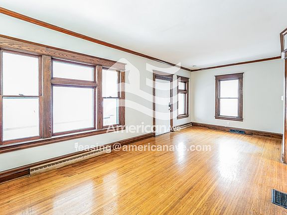 1124885_004_wm_-_living_room_13520614.jpg