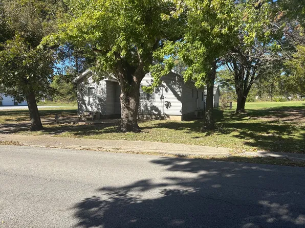 1606 & 1608 W Faust St, Marion, IL 62959