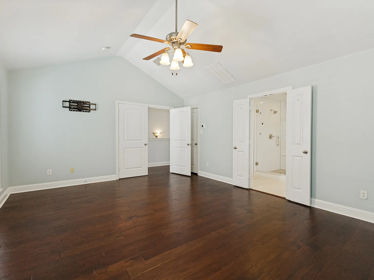 3 bed, 3.5 bath, 2413 sqft, $4,450 — Photo 4