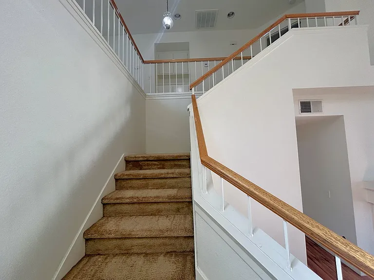 864 Bramble Ln — Photo 9