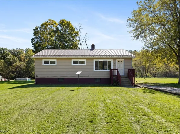 84 Devore St, Adena, OH 43901