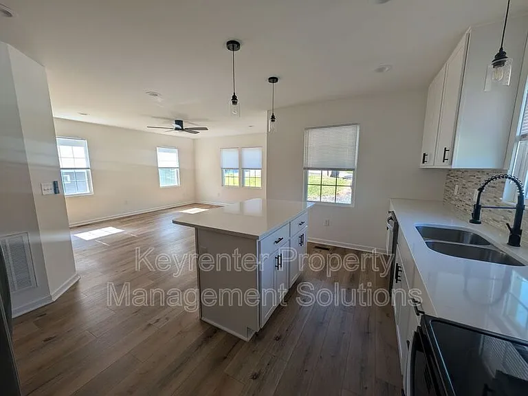 55 Breezewood Dr — Photo 16