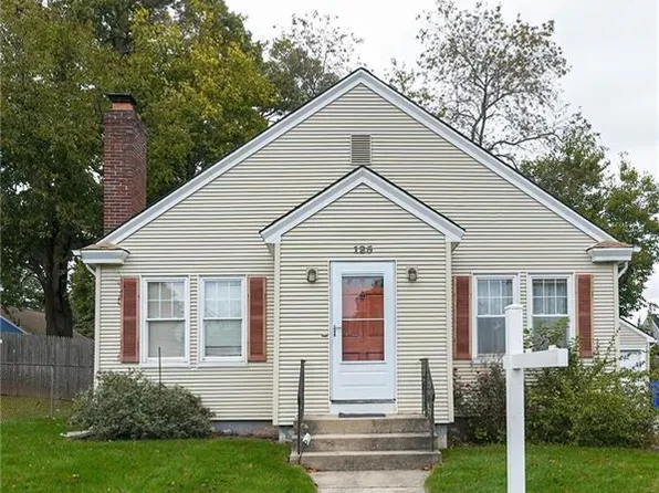 125 Grosvenor Ave, Pawtucket, RI 02860
