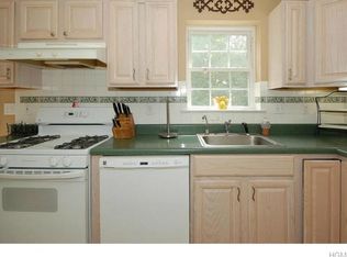 15 Carrington Dr, Fishkill, NY 12524