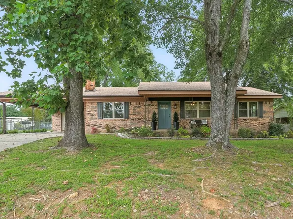 211 Adams St N, Mena, AR 71953