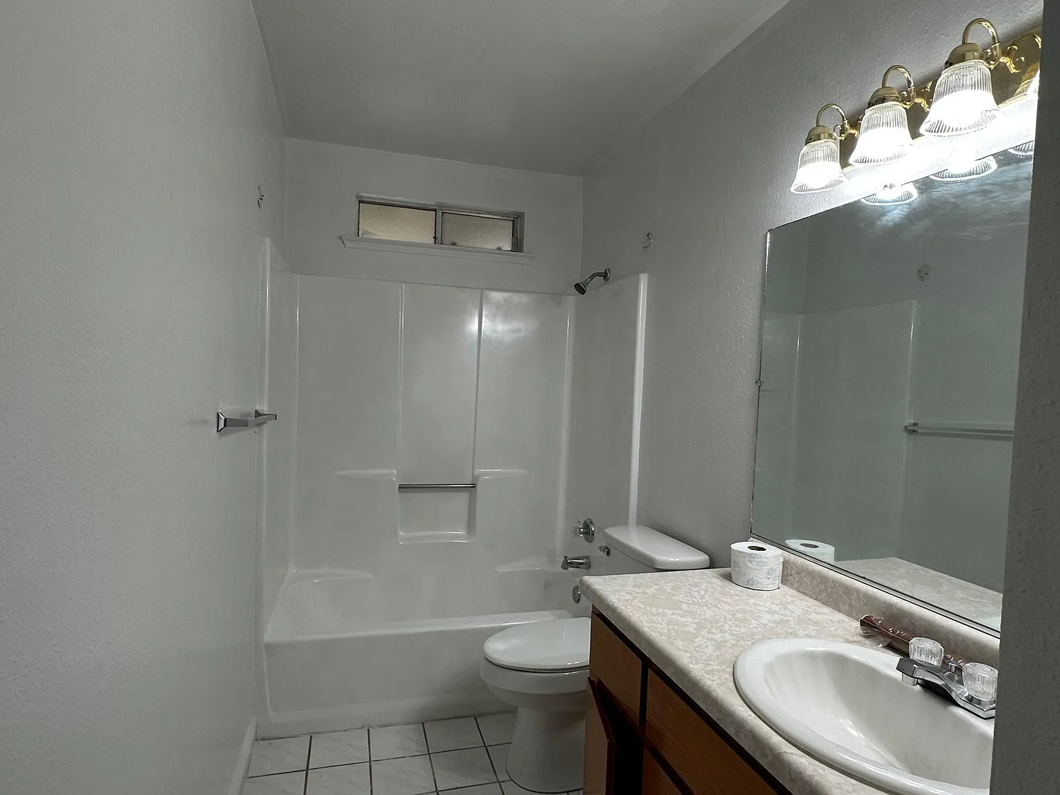 3 bed, 1040 sqft, $2,100 — Photo 4