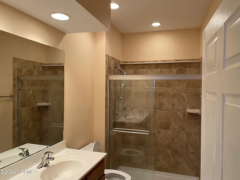 411 Avenshire Ct — Photo 21