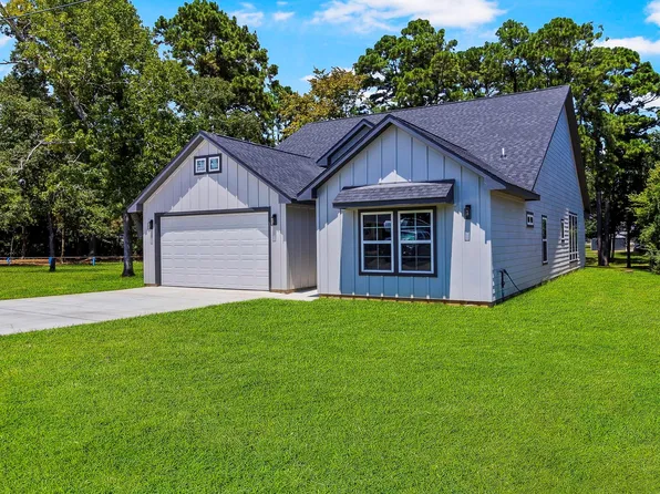 599 Bridgeview Dr, Onalaska, TX 77360