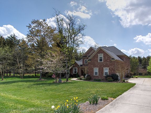 4th image of 2009 Cedar View Dr